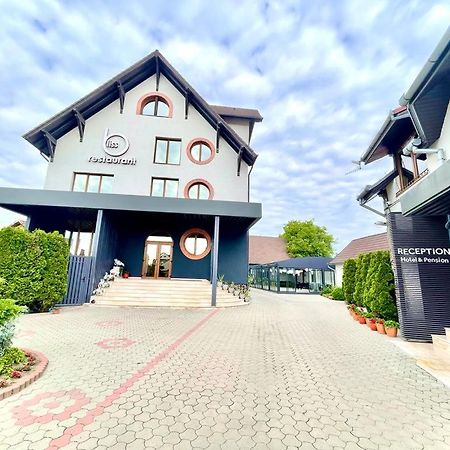 Hotel Bliss Сибиу Екстериор снимка