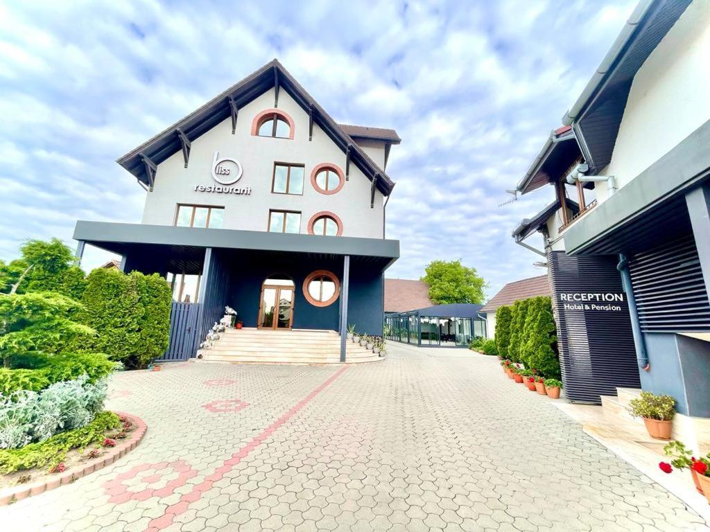Hotel Bliss Сибиу Екстериор снимка