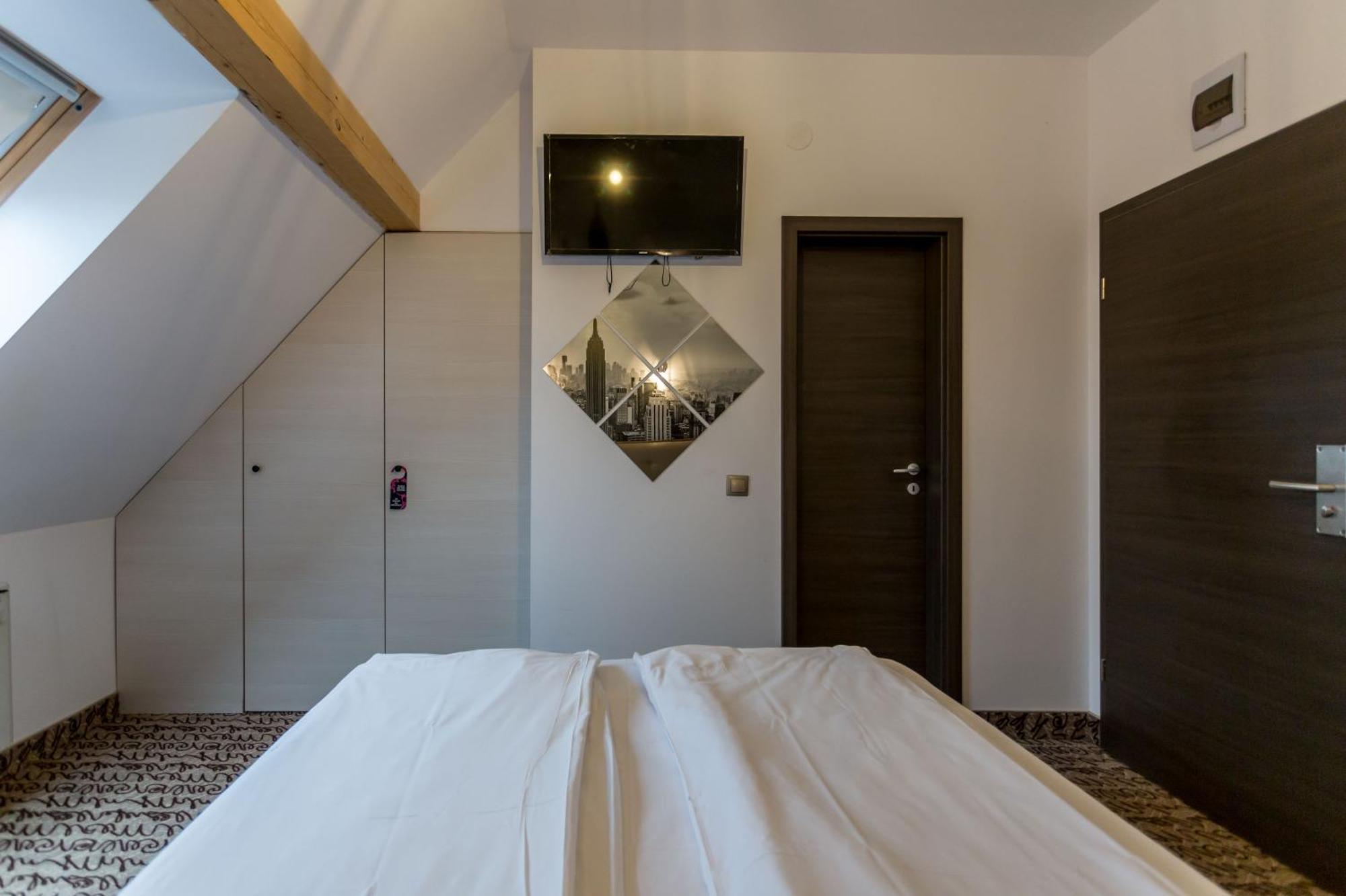 Hotel Bliss Сибиу Екстериор снимка