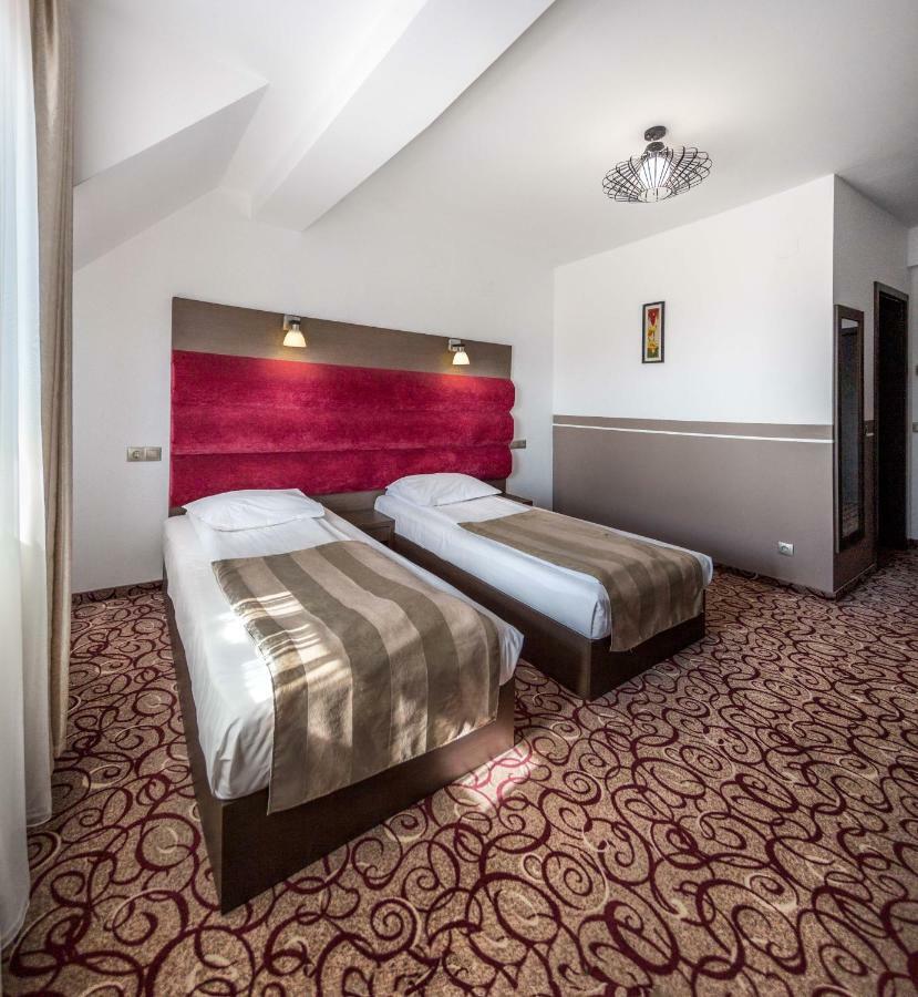 Hotel Bliss Сибиу Екстериор снимка